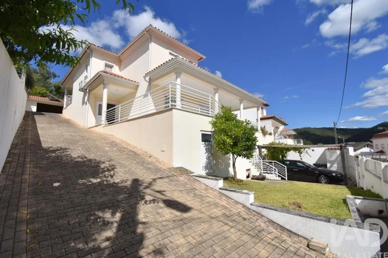 Moradia T4 para Venda em Sé Nova, Santa Cruz, Almedina e São Bartolomeu Foto 3