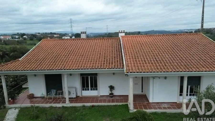 Moradia T4 para Venda em Povoa da Isenta Foto 1