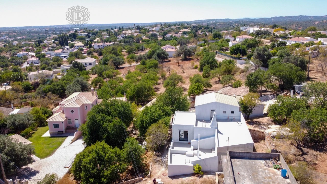 Moradia T6 para Venda em Loule (São Sebastião) Foto 1