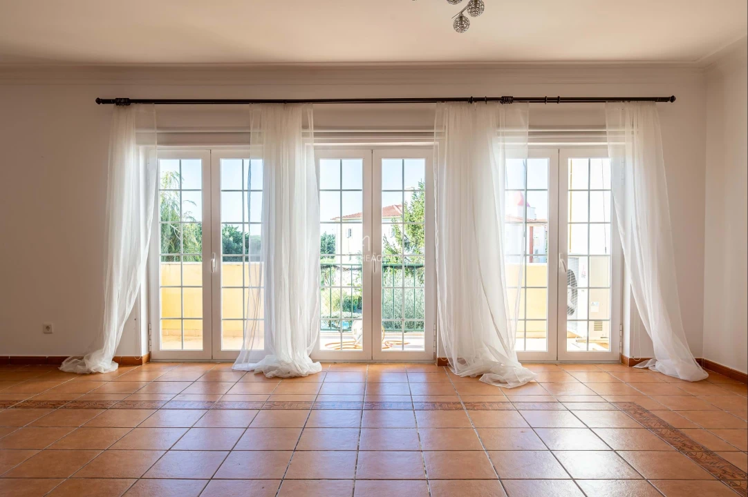 Apartamento T3 para Arrendamento em Agualva e Mira-Sintra Foto 4