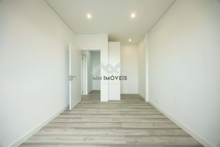 Apartamento T4 para Venda em Santa Marinha Foto 25