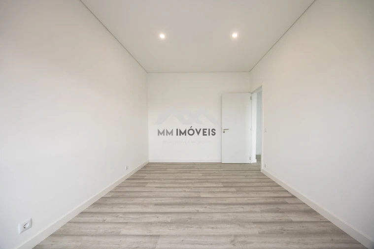 Apartamento T4 para Venda em Santa Marinha Foto 30