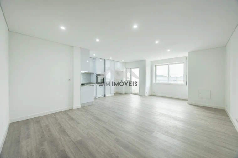 Apartamento T4 para Venda em Santa Marinha Foto 3