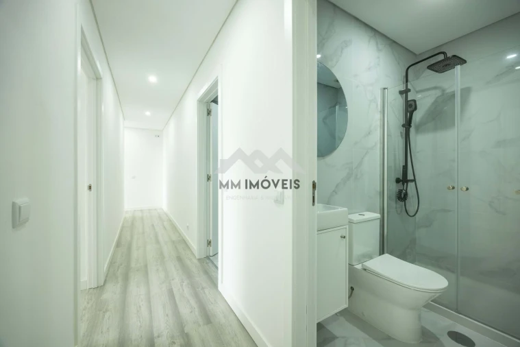 Apartamento T4 para Venda em Santa Marinha Foto 11