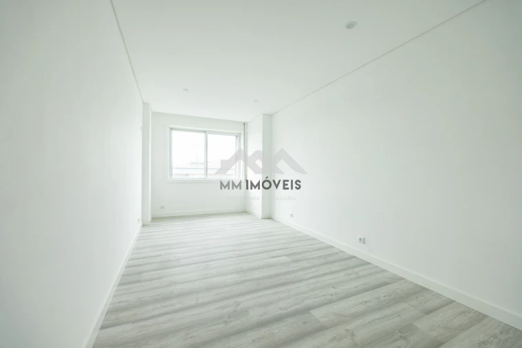 Apartamento T4 para Venda em Santa Marinha Foto 18