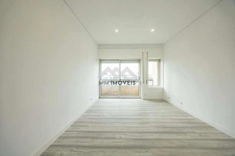 Apartamento T4 para Venda em Santa Marinha Foto 12