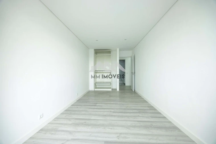 Apartamento T4 para Venda em Santa Marinha Foto 14