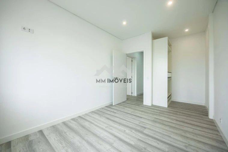 Apartamento T4 para Venda em Santa Marinha Foto 24