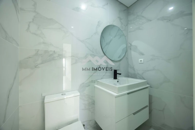 Apartamento T4 para Venda em Santa Marinha Foto 5