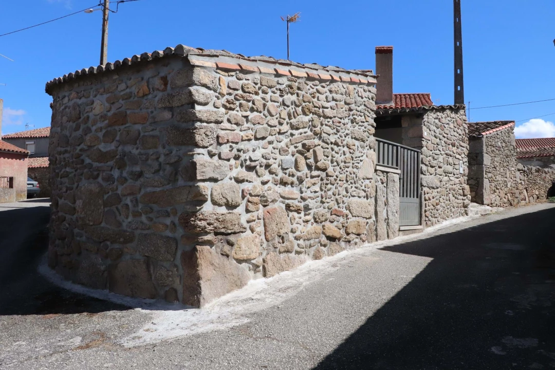 Moradia T2 para Venda em São Pedro de Rio Seco Foto 10