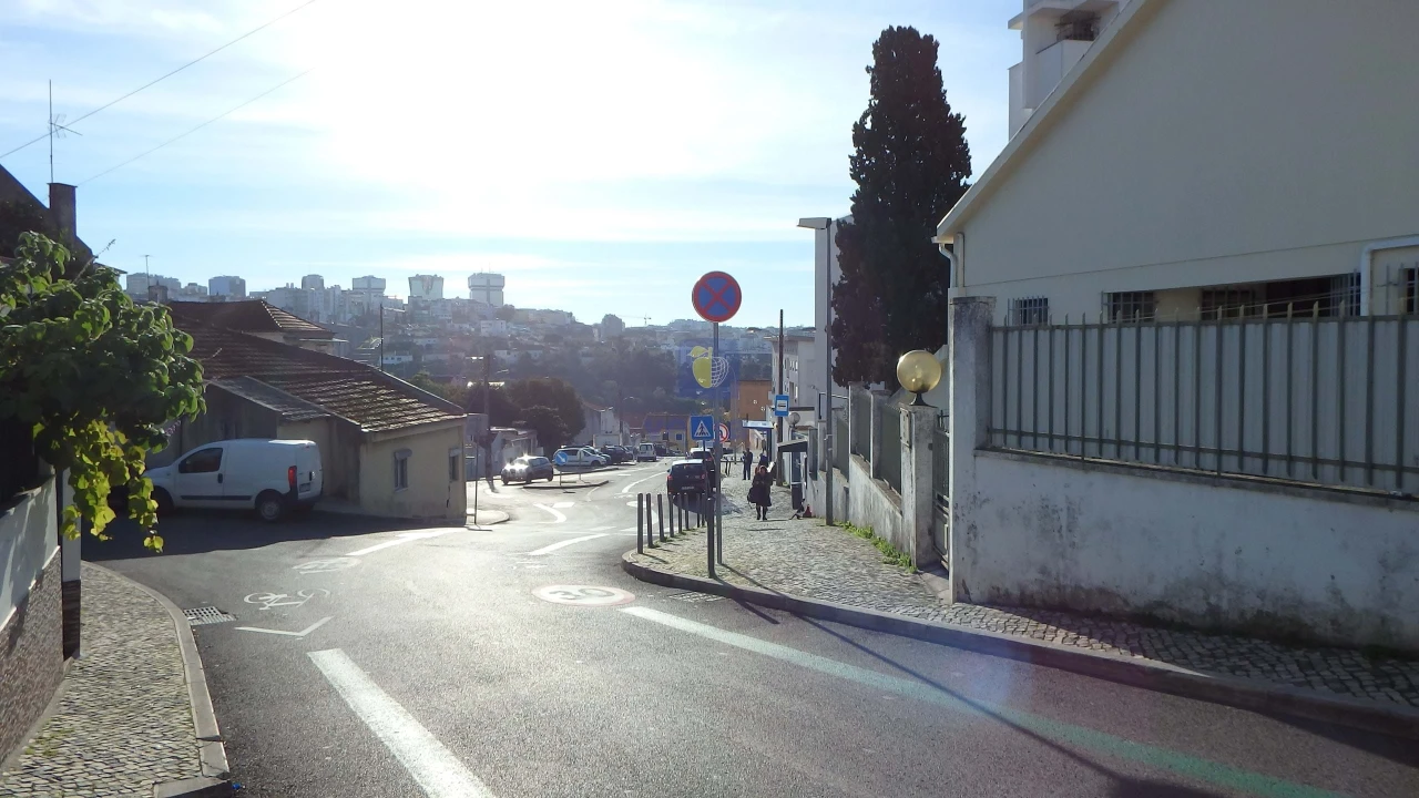 Moradia T3 para Venda em Campolide Foto 2