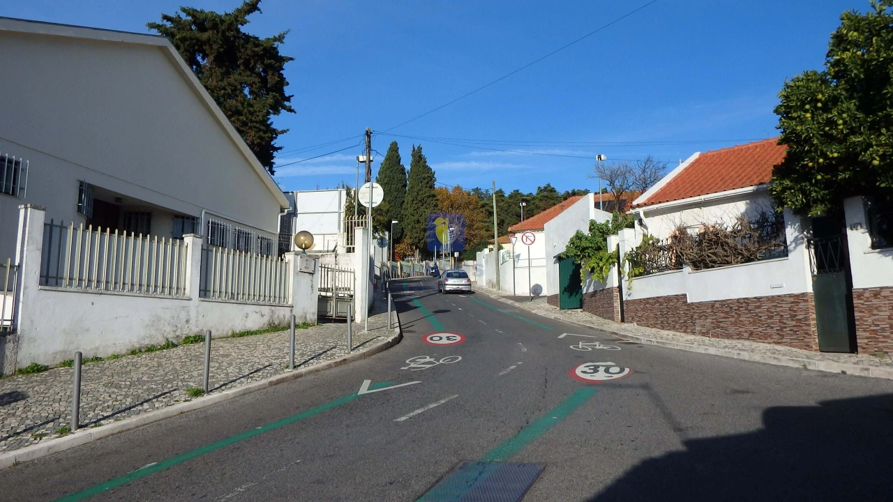 Moradia T3 para Venda em Campolide Foto 1