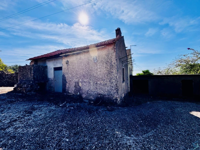 Moradia T5 para Venda em Além da Ribeira e Pedreira Foto 3