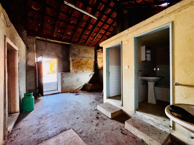 Moradia T5 para Venda em Além da Ribeira e Pedreira Foto 7