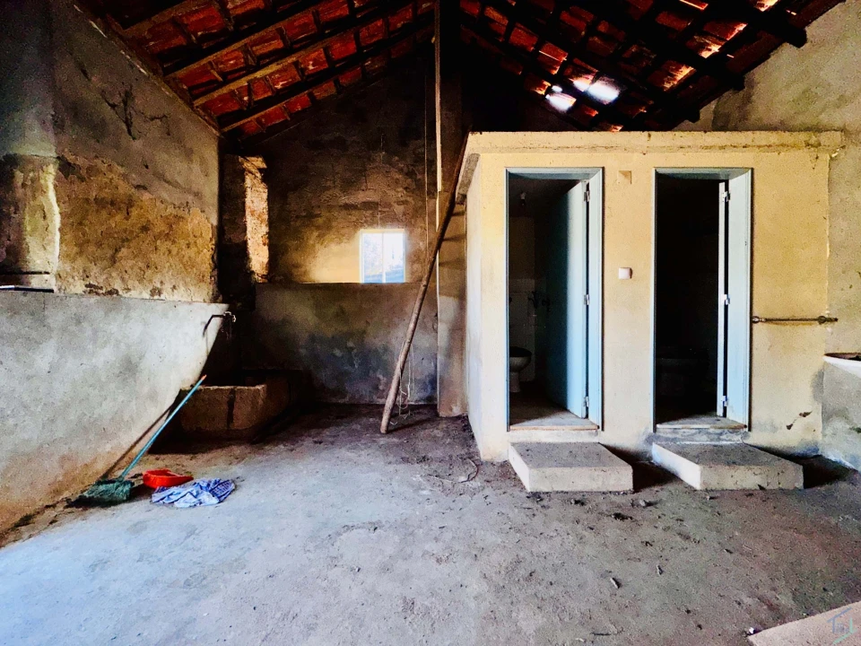 Moradia T5 para Venda em Além da Ribeira e Pedreira Foto 6