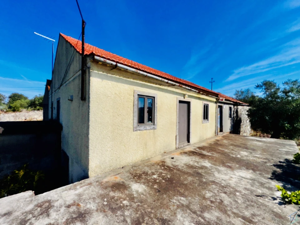 Moradia T5 para Venda em Além da Ribeira e Pedreira Foto 1