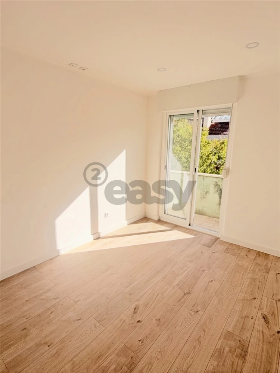 Apartamento T4 para Venda em Águas Livres Foto 8