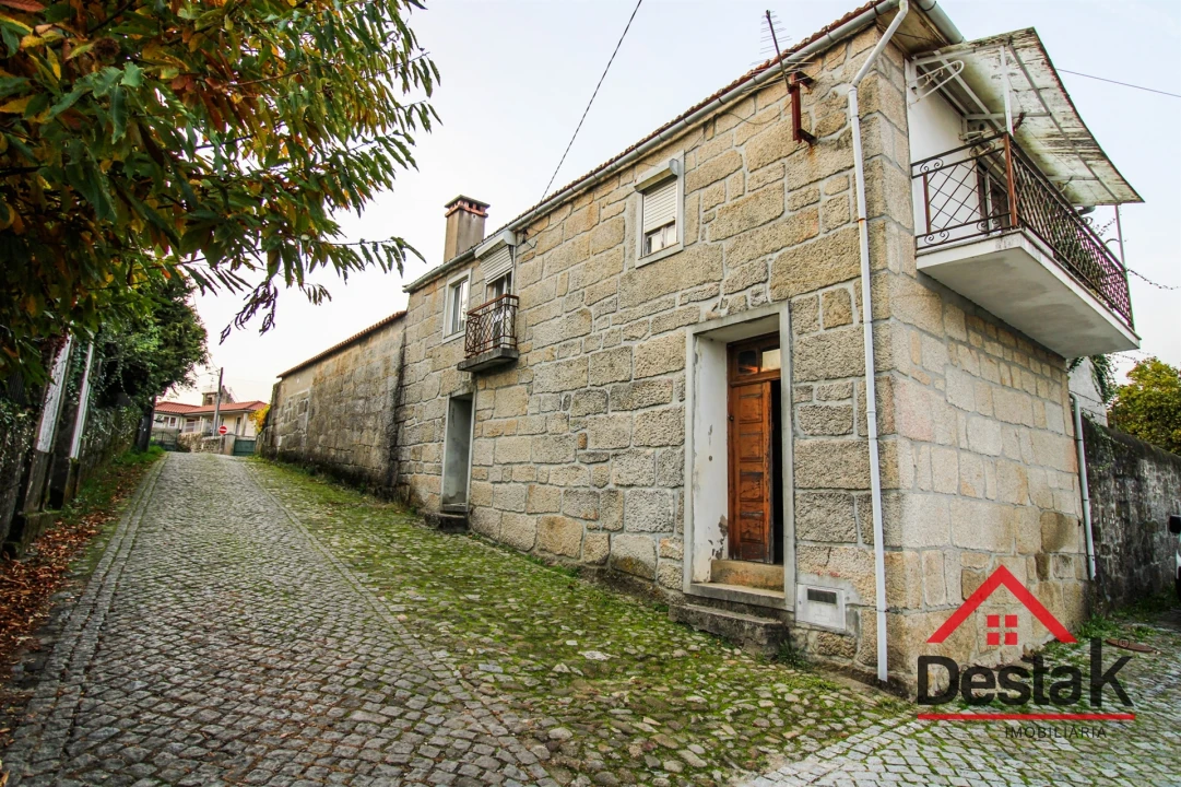 Moradia T2 para Venda em Santa Cruz da Trapa e São Cristóvão de Lafões Foto 1