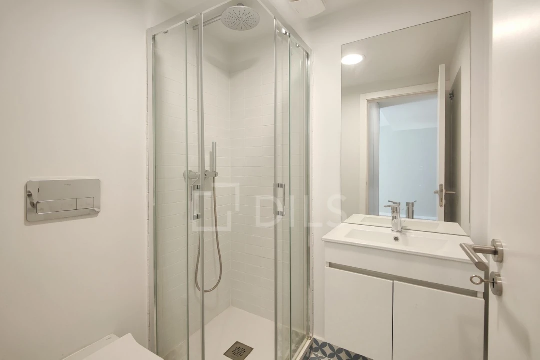 Apartamento T1 para Venda em Santo António Foto 11