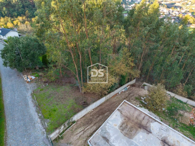 Terreno para Venda em Paço de Sousa Foto 3