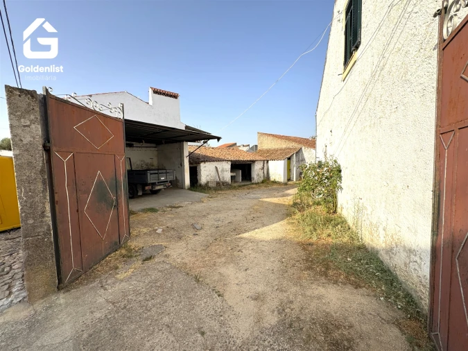 Moradia T4 para Venda em Espírito Santo, Nossa Senhora da Graça e São Simão Foto 28