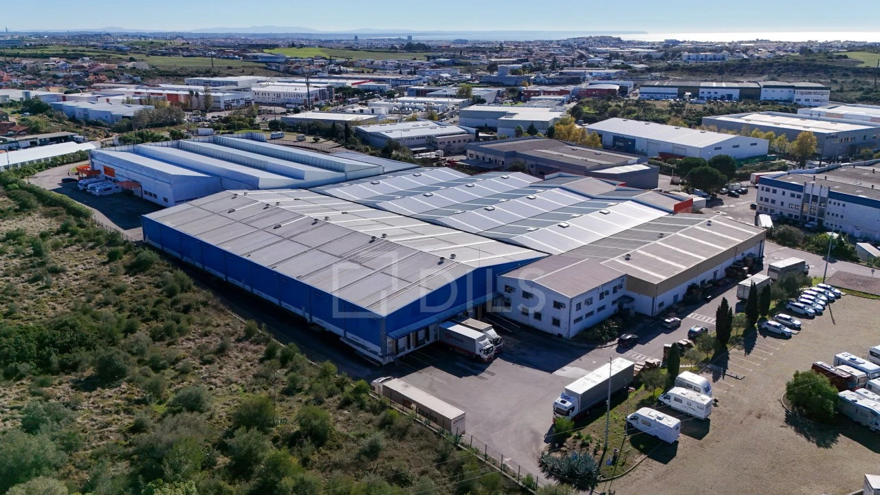 Armazém para Arrendamento em Rio de Mouro Foto 1