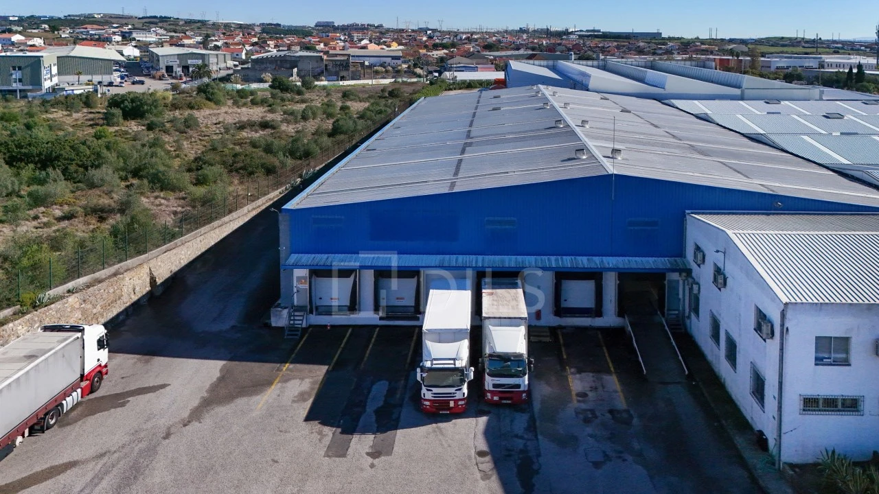 Armazém para Arrendamento em Rio de Mouro Foto 2