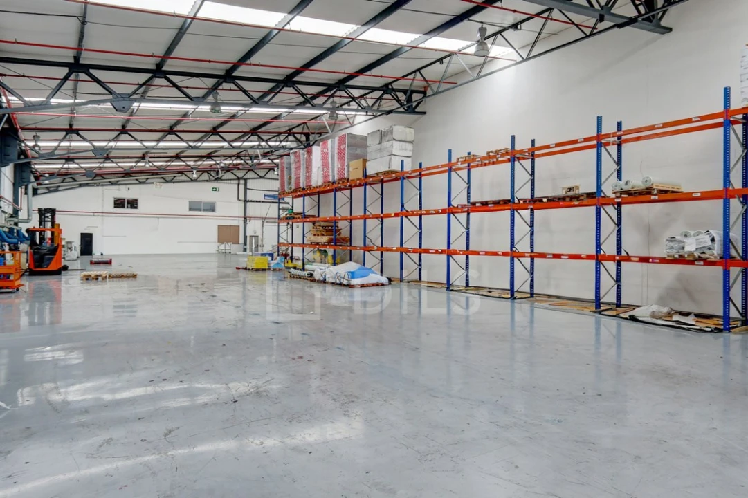 Armazém para Arrendamento em Rio de Mouro Foto 6