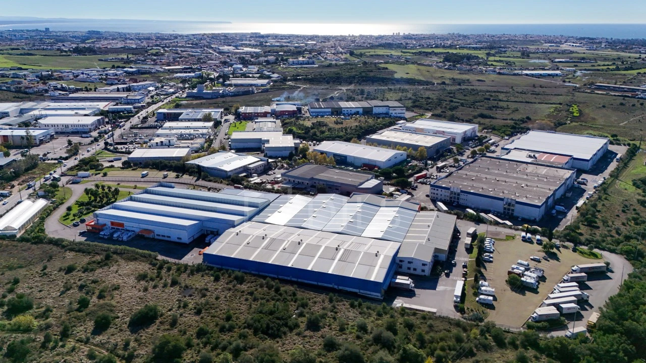 Armazém para Arrendamento em Rio de Mouro Foto 18