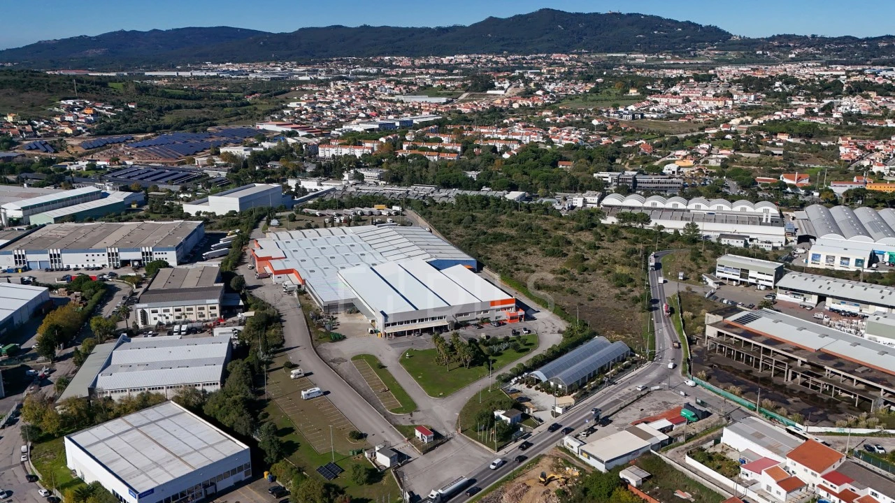 Armazém para Arrendamento em Rio de Mouro Foto 21