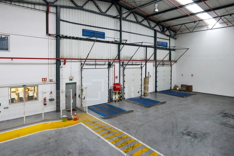 Armazém para Arrendamento em Rio de Mouro Foto 10