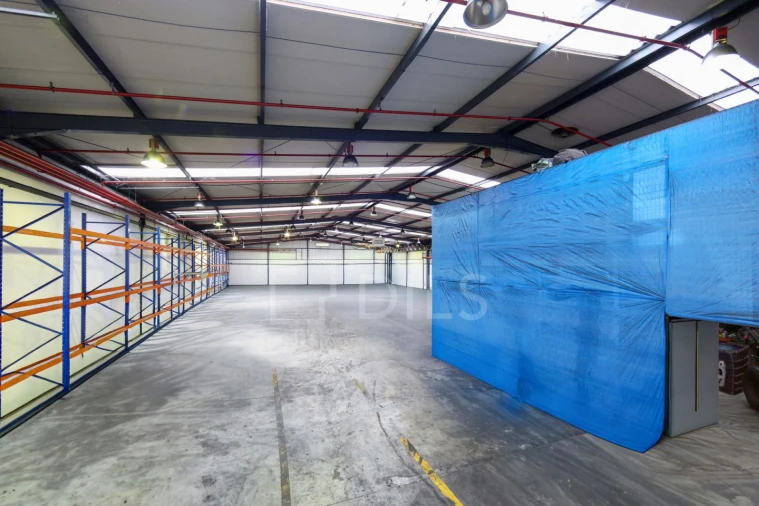 Armazém para Arrendamento em Rio de Mouro Foto 16