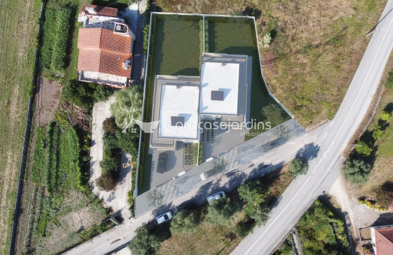 Moradia T4 para Venda em Colmeias e Memória Foto 1