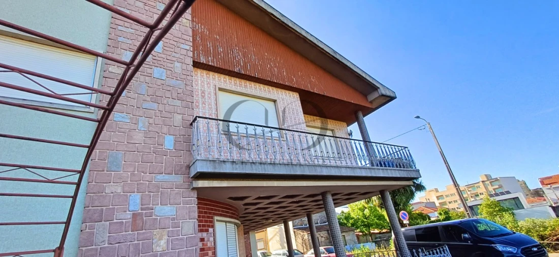 Moradia T4 para Venda em Fânzeres e São Pedro da Cova Foto 3