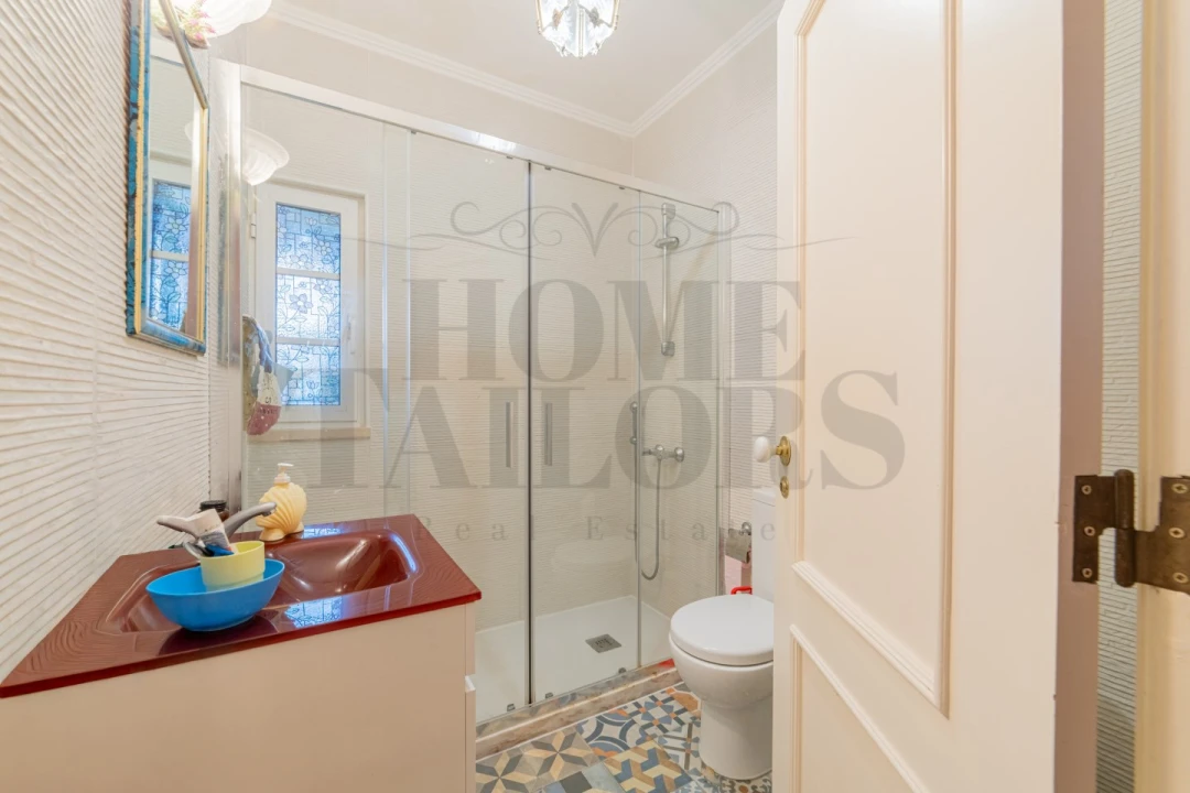 Moradia T5 para Venda em Corroios Foto 27