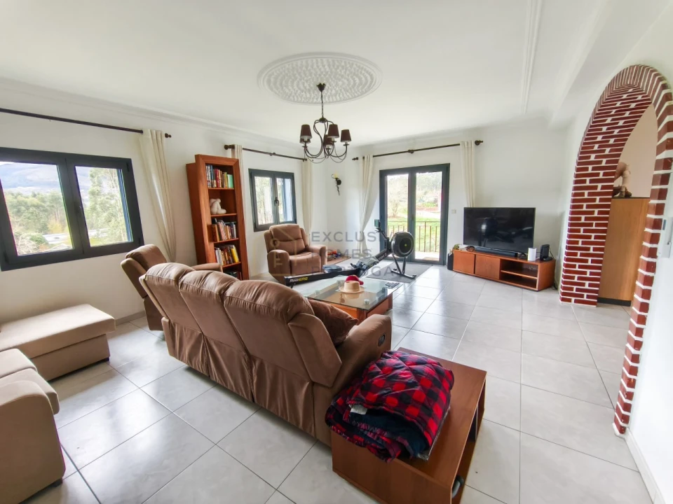 Moradia T5 para Arrendamento em Rebordões (Souto) Foto 17