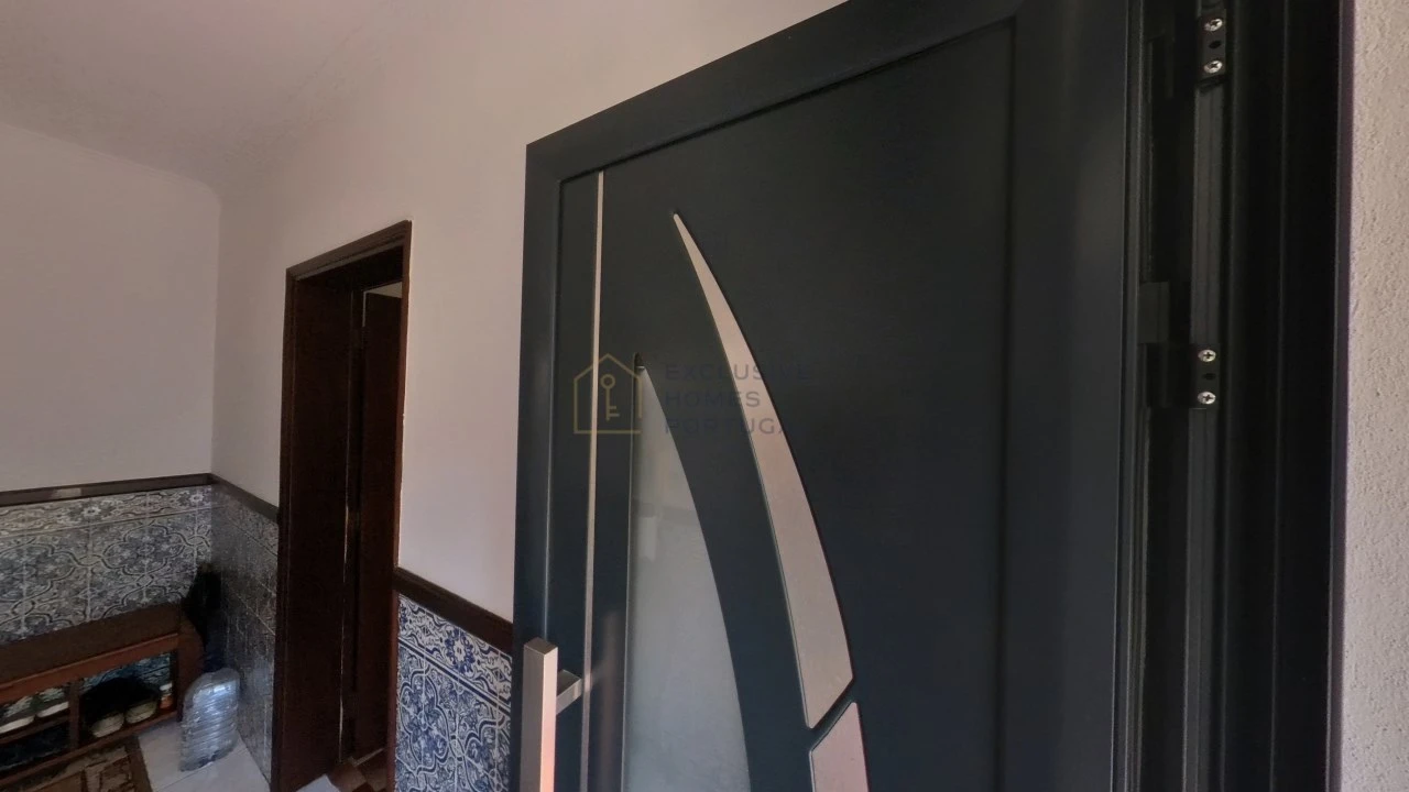 Moradia T5 para Arrendamento em Rebordões (Souto) Foto 58