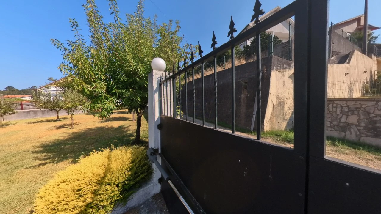 Moradia T5 para Arrendamento em Rebordões (Souto) Foto 45