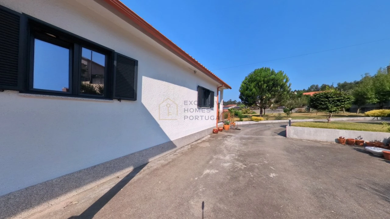 Moradia T5 para Arrendamento em Rebordões (Souto) Foto 49