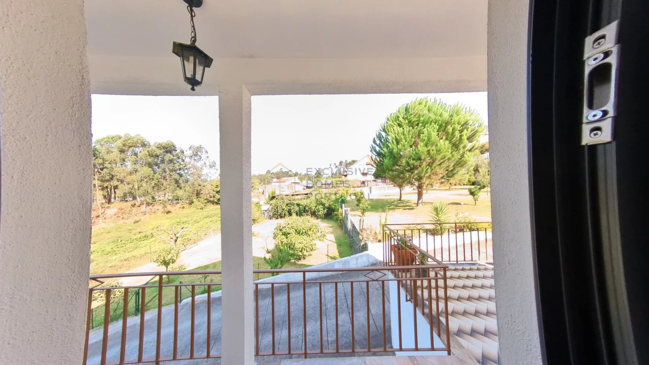 Moradia T5 para Arrendamento em Rebordões (Souto) Foto 77