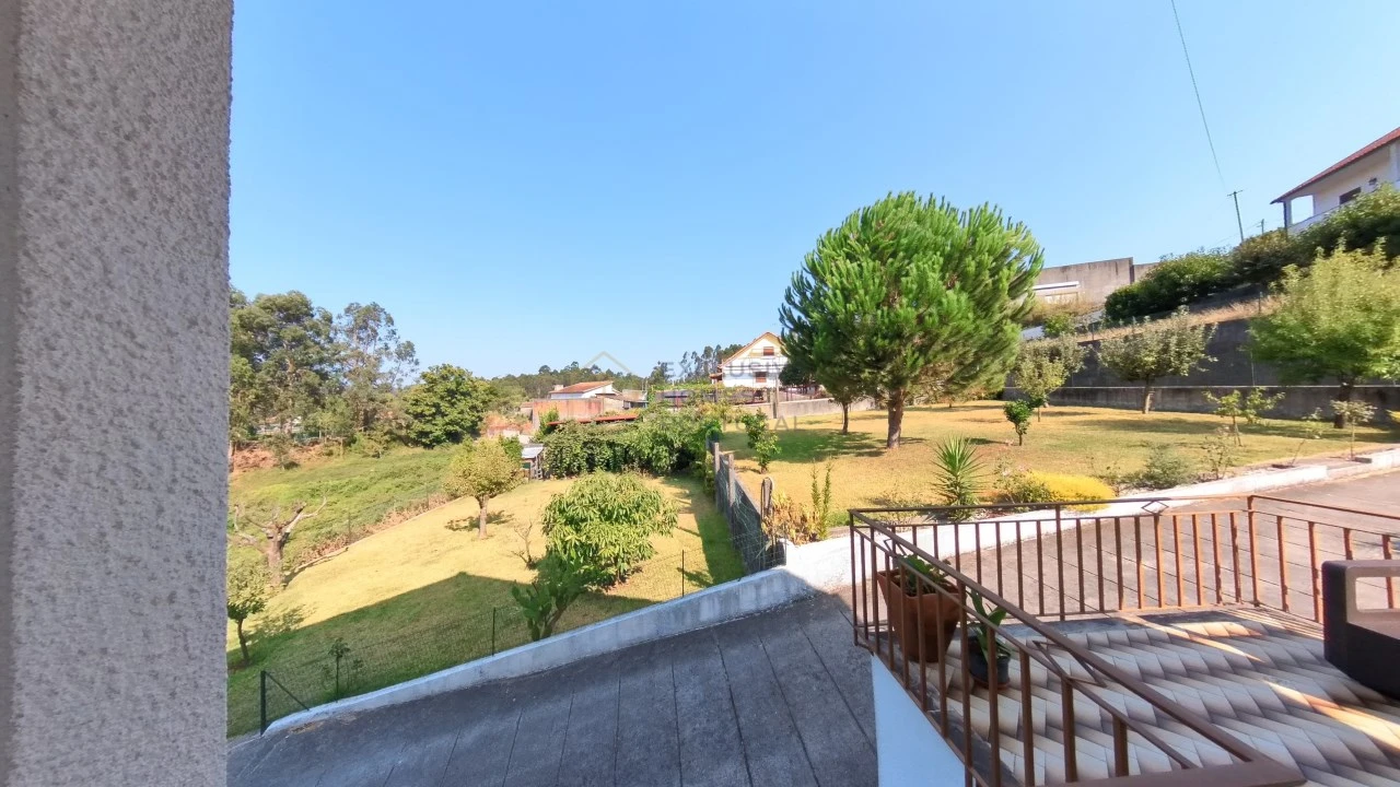 Moradia T5 para Arrendamento em Rebordões (Souto) Foto 74