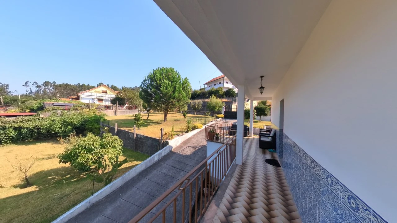 Moradia T5 para Arrendamento em Rebordões (Souto) Foto 136