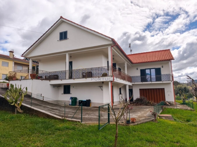 Moradia T5 para Arrendamento em Rebordões (Souto) Foto 5