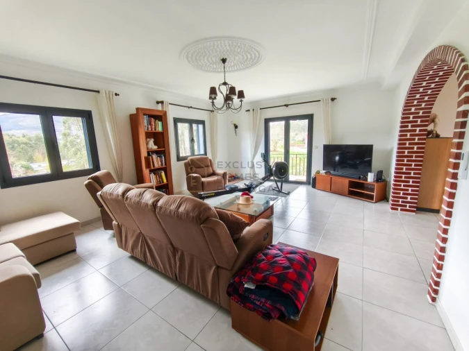 Moradia T5 para Arrendamento em Rebordões (Souto) Foto 17