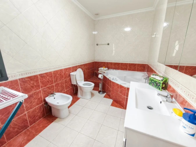 Moradia T5 para Arrendamento em Rebordões (Souto) Foto 27