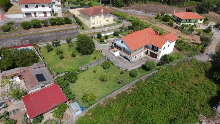 Moradia T5 para Arrendamento em Rebordões (Souto) Foto 13