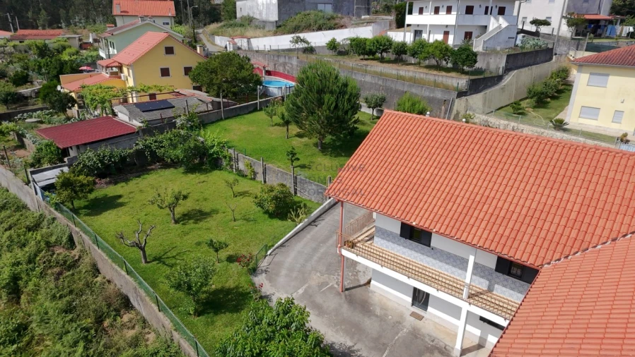 Moradia T5 para Arrendamento em Rebordões (Souto) Foto 36