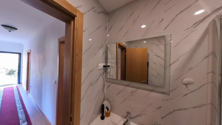 Moradia T5 para Arrendamento em Rebordões (Souto) Foto 100