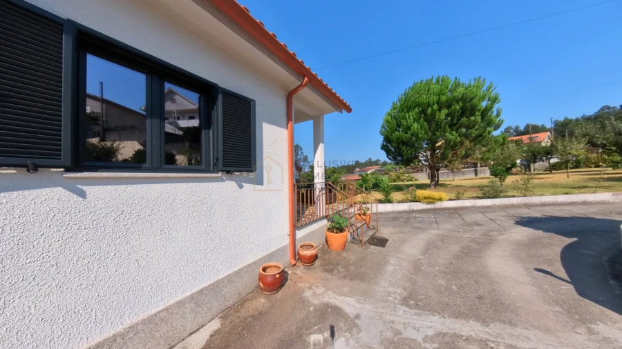 Moradia T5 para Arrendamento em Rebordões (Souto) Foto 71