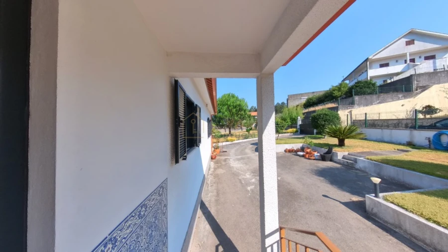 Moradia T5 para Arrendamento em Rebordões (Souto) Foto 59